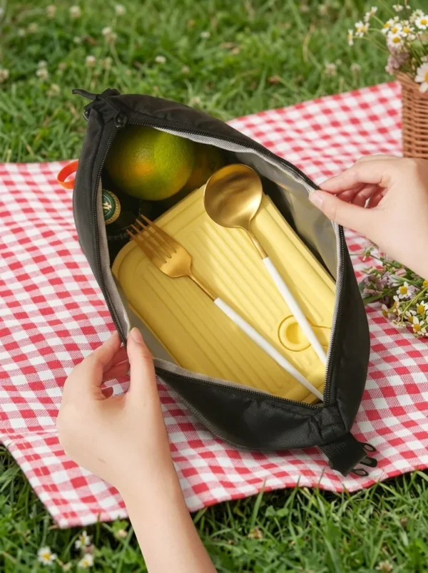 B011-2 Wholesale Minimalist Insulated Lunch Pouch | Bulk Lightweight Polyester Picnic Cooler Bag with Quick-Release Buckle Handle (OEM/ODM)