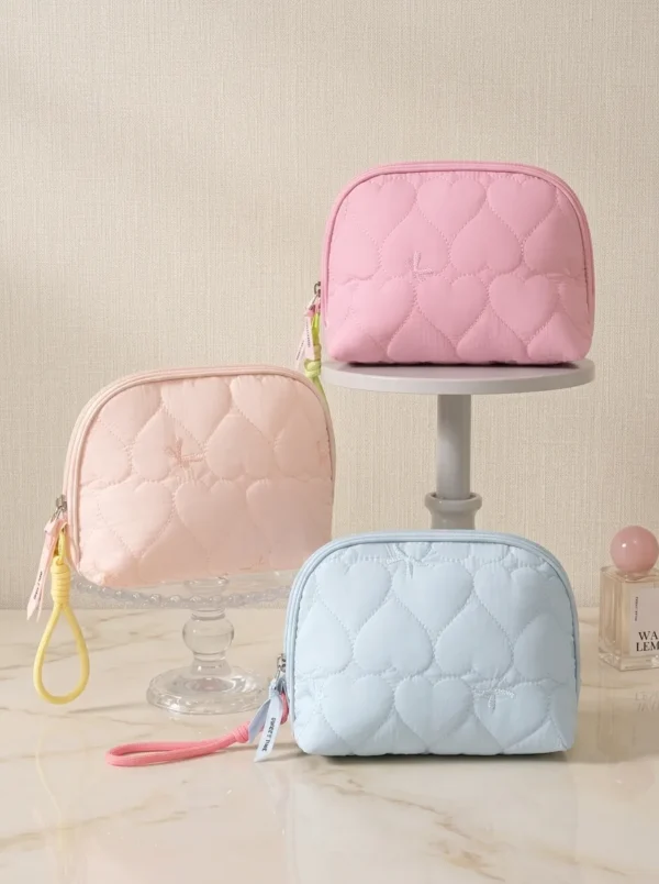 A021-1 Wholesale Custom Quilted Heart Nylon Cosmetic Bag with Wristlet (OEM / ODM)