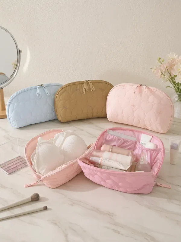 Wholesale Custom Heart Quilted Nylon Cosmetic Toiletry Bag with Butterfly Embroidery (OEM / ODM)